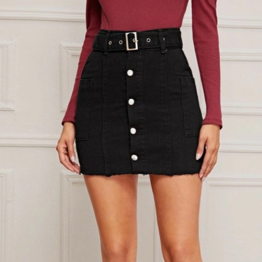 ⚡️Shein⚡️Raw hem buckle belt Black Denim Skirt